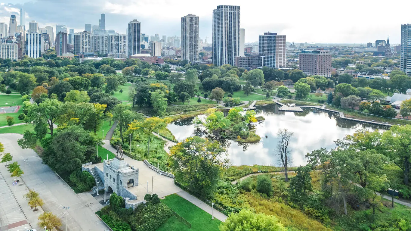 Lincoln Park Condos With Amenities